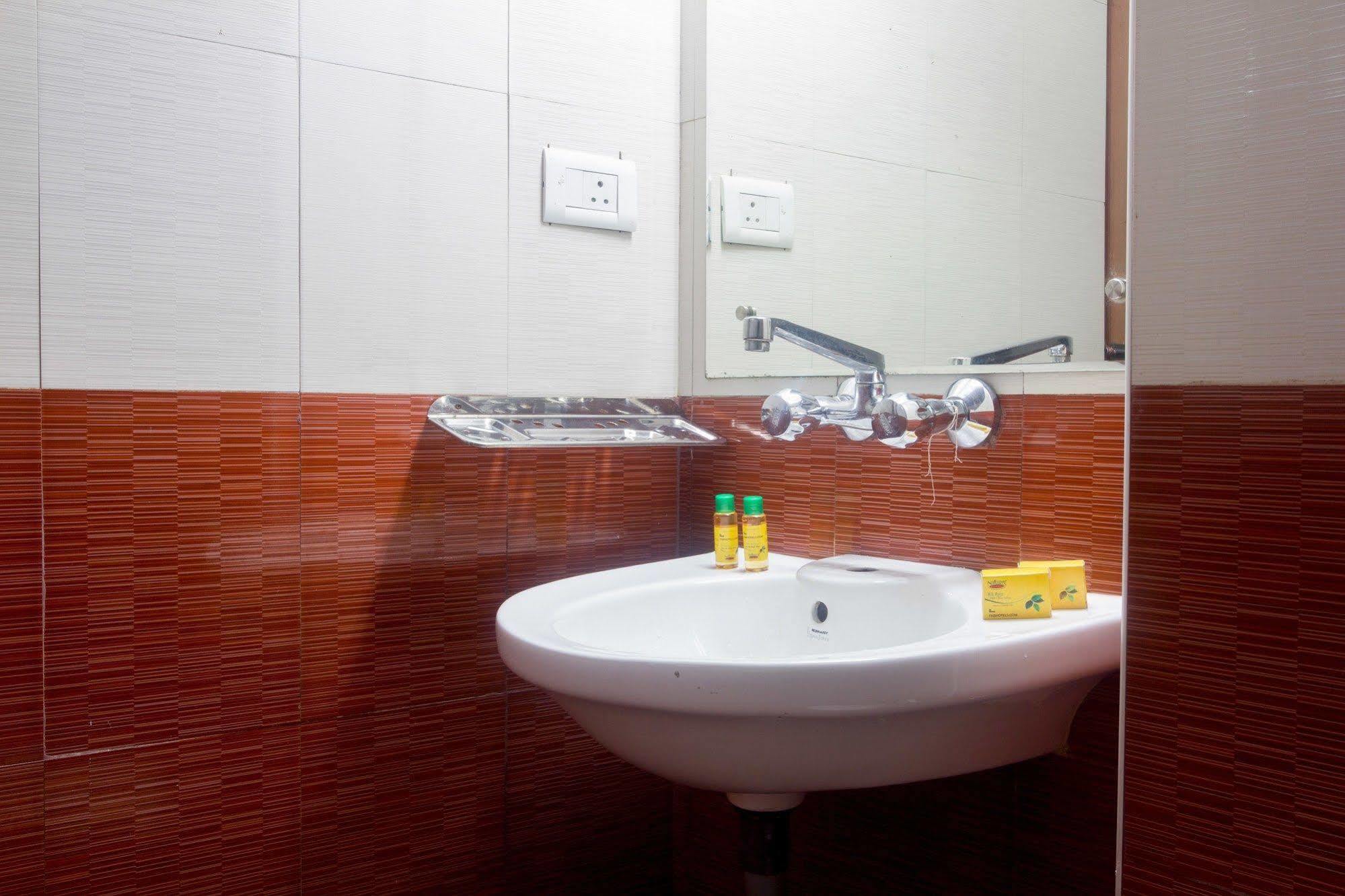 Fabhotel Khems Shoram Palace Road Ooty Buitenkant foto