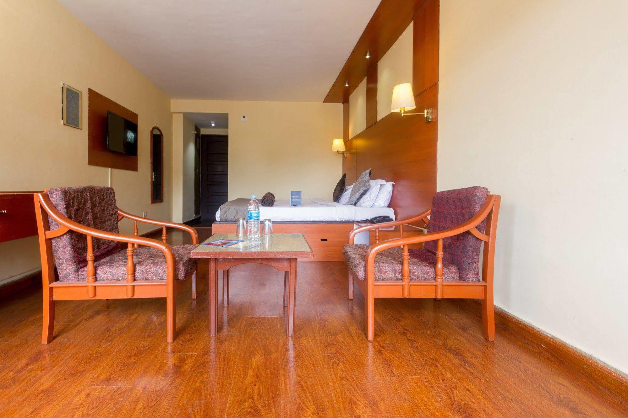 Fabhotel Khems Shoram Palace Road Ooty Buitenkant foto