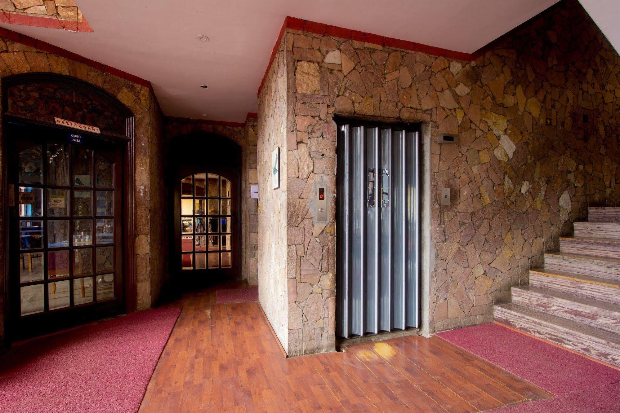 Fabhotel Khems Shoram Palace Road Ooty Buitenkant foto